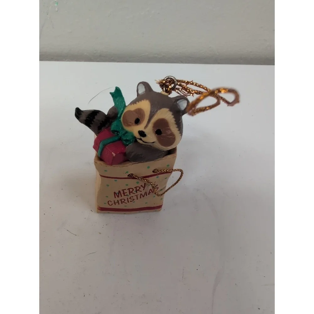 VINTAGE MANGELSEN'S RACCOON IN‎ GIFT BAG 2.5